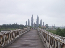 Ben Hai River - Hien Luong Bridge