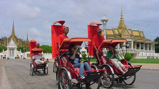 Central Phnom Penh by Cyclo Tour 