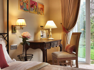 Cyclamen Suite