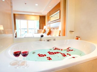 Jacuzzi Deluxe