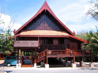 Thai House (B, L, D) 