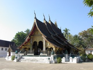 Nong Khiaw – Luang Prabang (B, L)