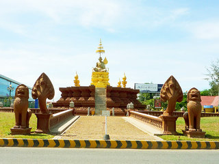 Phnom Penh Arrival – City Tour (L)