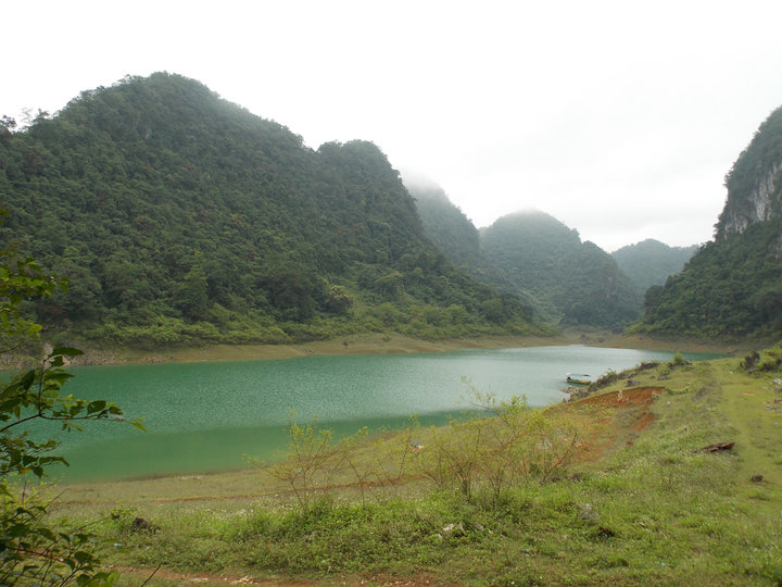 Thang Hen Mountain Lake