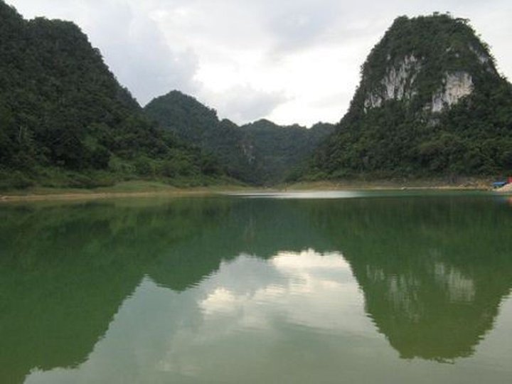 Thang Hen Mountain Lake