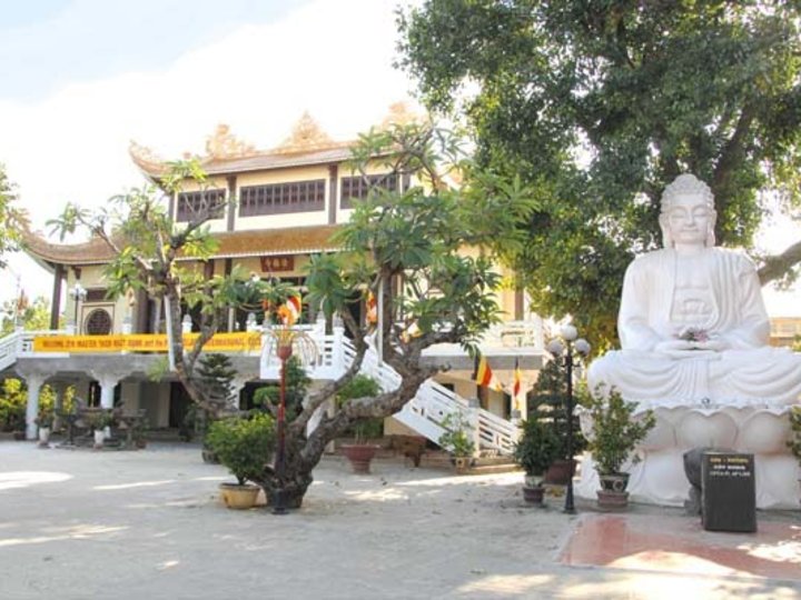 Phap Lam Pagoda
