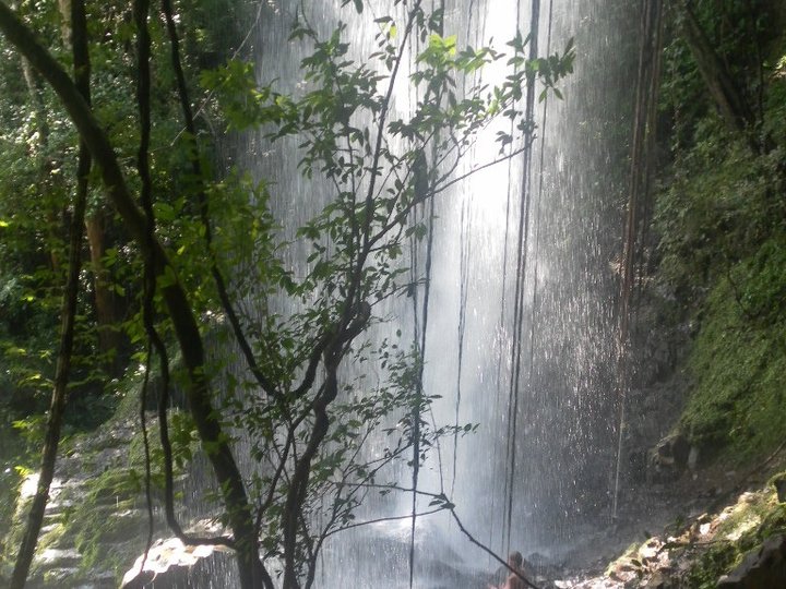 Cha Ong Waterfall www.holidayinvietnam