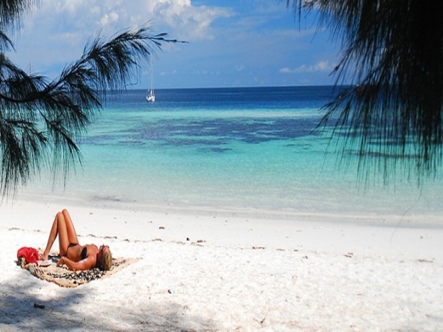 hat_pramong_beach_koh_lipe_0.jpg